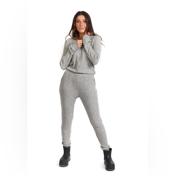 2 Piece Set! Grey waffle hoodie and pants set! - Picture 2 of 9